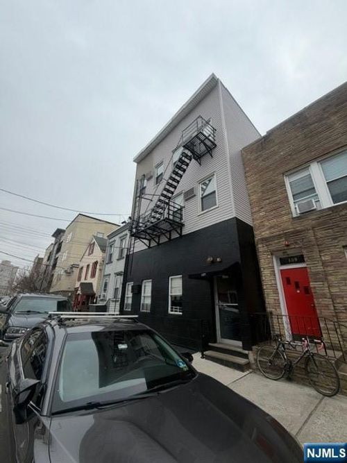 137 70th St, Guttenberg, NJ, 07093-3443 | Card Image