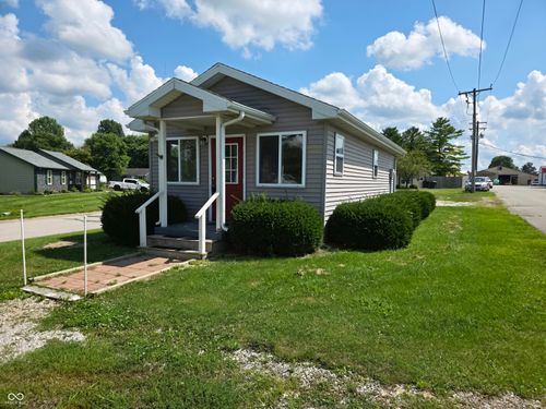 709 W Pearl St, Trafalgar, IN, 46181-8997 | Card Image