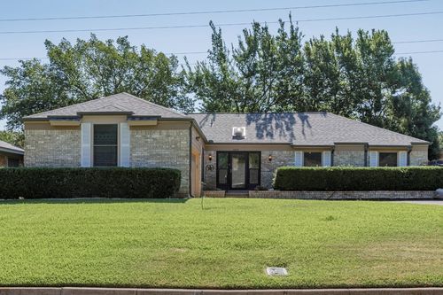 2805 Hedgeway Dr, Arlington, TX, 76016-1530 | Card Image