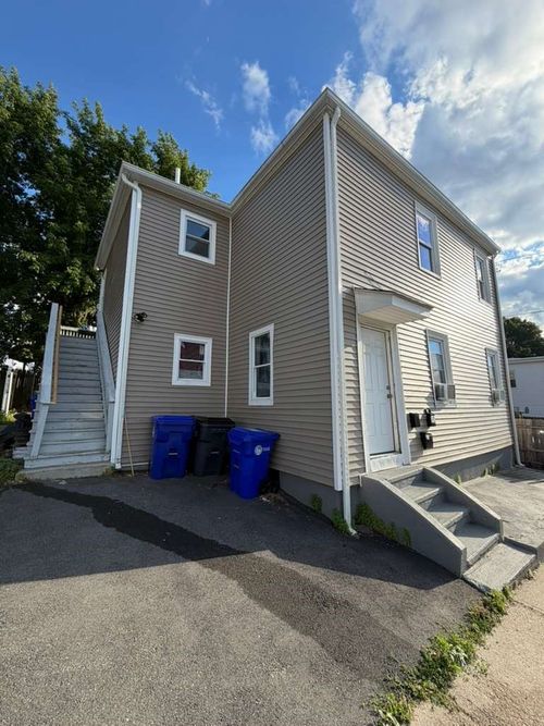 27 Hauxhurst St, Providence, RI, 02909-4701 | Card Image