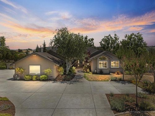 5636 Sundown Ln, Tres Pinos, CA, 95075-4027 | Card Image