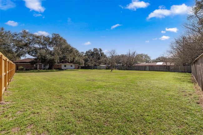 617 Melody Ln, House other with 3 bedrooms, 3 bathrooms and 2 parking in Eagle Lake TX | Image 7