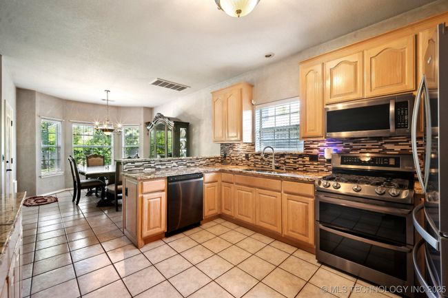 2708 W Oakland St, House other with 3 bedrooms, 2 bathrooms and null parking in Broken Arrow OK | Image 8