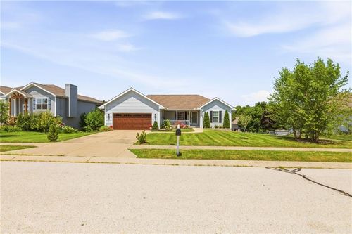 18616 Primrose St, Smithville, MO, 64089-9223 | Card Image