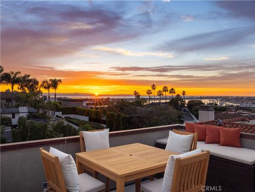2204 Waterfront Dr, Corona del Mar, CA, 92625-1935 | Card Image