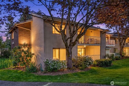 6353 Sand Point Way Ne, Seattle, WA, 98115-7914 | Card Image