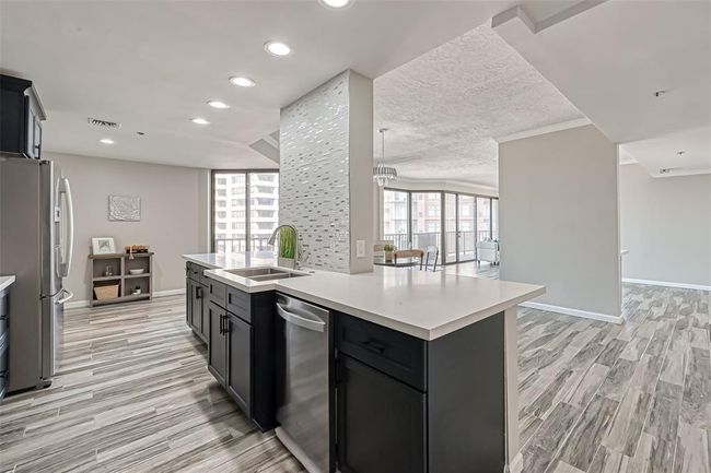 APT-1002 - 3350 Mccue Rd, Condo with 2 bedrooms, 2 bathrooms and 2 parking in Houston TX | Image 7