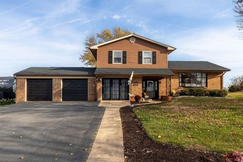 855 Kiddsville Rd, Waynesboro, VA, 22980-6437 | Card Image