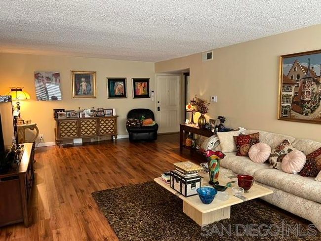 APT-207 - 4487 Colbath Ave, Condo with 2 bedrooms, 2 bathrooms and 2 parking in Sherman Oaks CA | Image 9