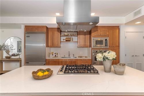 404-9 Macarthur Pl, Santa Ana, CA, 92707-6739 | Card Image