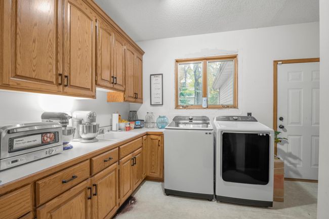 Mud/Laundry Room | Image 15