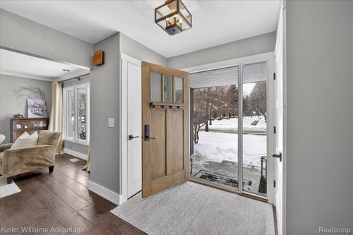 47707 Rochester Dr, Novi, MI, 48374-2866 | Card Image