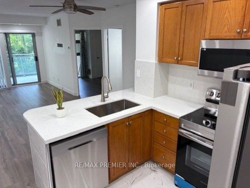212-2464 Weston Rd, York, ON, M9N0A2 | Card Image