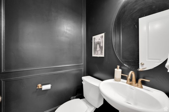 1/2 bathroom | Image 15