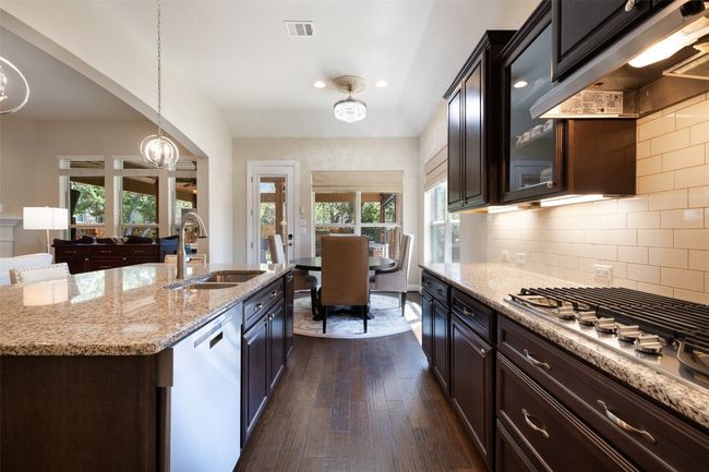Stainless steel appliances 5-burner gas cooktop, including a new Bosch dishwasher, ample counterspace and cabinets | Image 9
