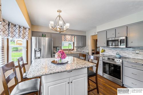 705 Hogan Dr, Papillion, NE, 68046-2106 | Card Image