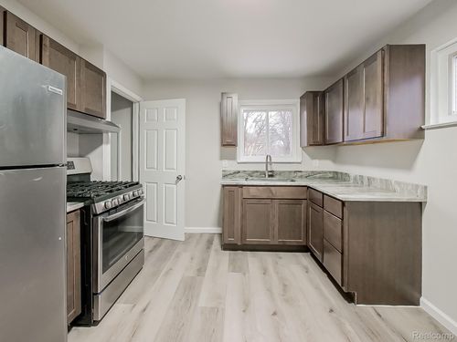 536 Emerson Ave, Pontiac, MI, 48342-1826 | Card Image