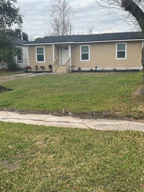 100 18th Ave N, Texas City, TX, 77590-6111 | Card Image