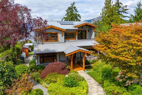 580 Meldram Dr, North Saanich, BC, V8L5V8 | Card Image