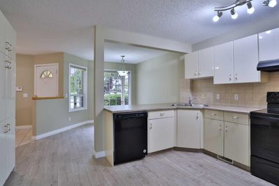 212 Scenic Acres Terr Nw, Townhouse with 3 bedrooms, 3 bathrooms and 2 parking in Calgary AB | Image 3