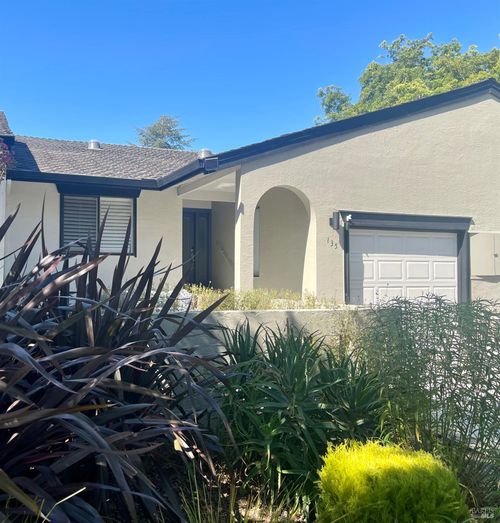135 Vineyard Cir, Yountville, CA, 94599-1402 | Card Image