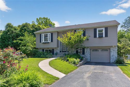 1052 Debbie Ln, ALLENTOWN, PA, 18103-5502 | Card Image