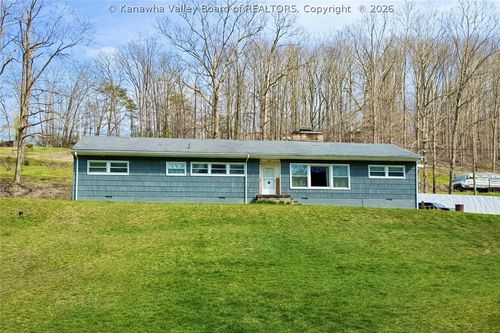 9 Samantha Dr, Clendenin, WV, 25045-1105 | Card Image