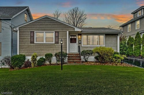 440 East Ave, Sewaren, NJ, 07077-1432 | Card Image