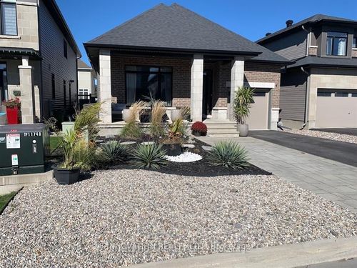 565 Bobolink Ridge, Stittsville, ON, K2S2P4 | Card Image