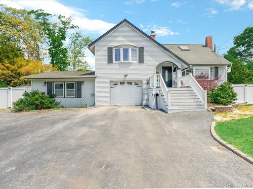 434 Alleghany Ave, Lindenhurst, NY, 11757-3437 | Card Image