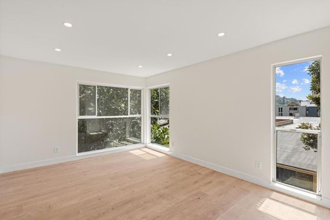 C21 - 2610 Torrey Pines Rd, Condo with 2 bedrooms, 2 bathrooms and null parking in La Jolla CA | Image 7