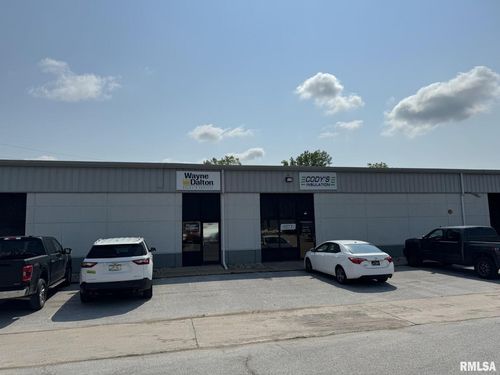 5111 Tremont Ave, Davenport, IA, 52807-1023 | Card Image