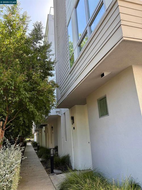 7993 Regional Cmn, Dublin, CA, 94568-2922 | Card Image