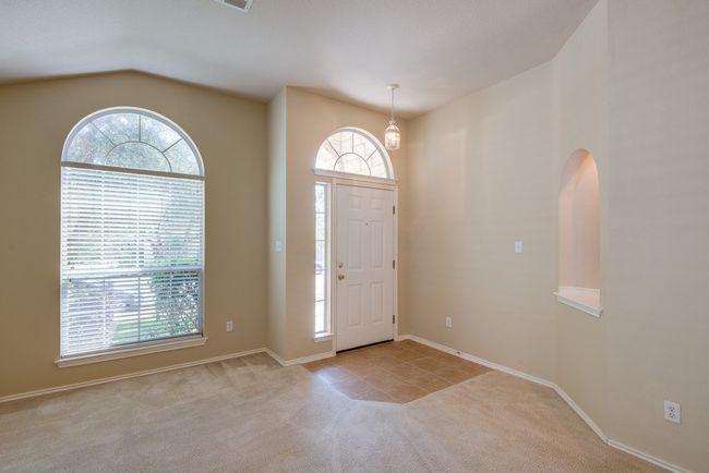 11308 Los Comancheros Rd, House other with 3 bedrooms, 2 bathrooms and 2 parking in Austin TX | Image 5