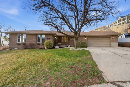 933 Northern Hills Cir, Bountiful, UT, 84010-1738 | Card Image
