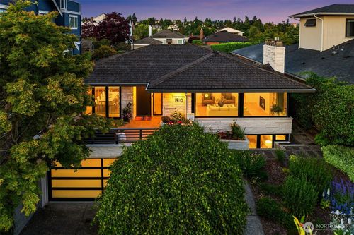 1910 Edgemont Pl W, Seattle, WA, 98199-3915 | Card Image