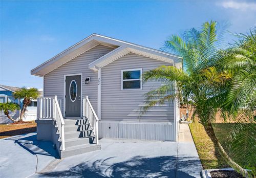 204 Crown Point Dr, NOKOMIS, FL, 34275-1820 | Card Image