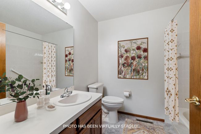 Full Bathroom. | Image 10