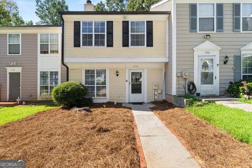 5716 Wells Cir, Stone Mountain, GA, 30087-6002 | Card Image