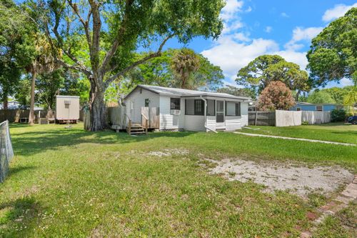 390 Baysinger Avenue, Fort Pierce, FL, 34982 | Card Image