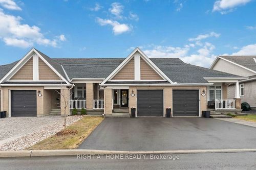 14 Kayenta St, Ottawa, ON, K2S2K8 | Card Image