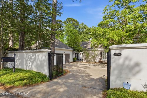4210 Ridgewood Road, Jackson, MS, 39211 | Card Image