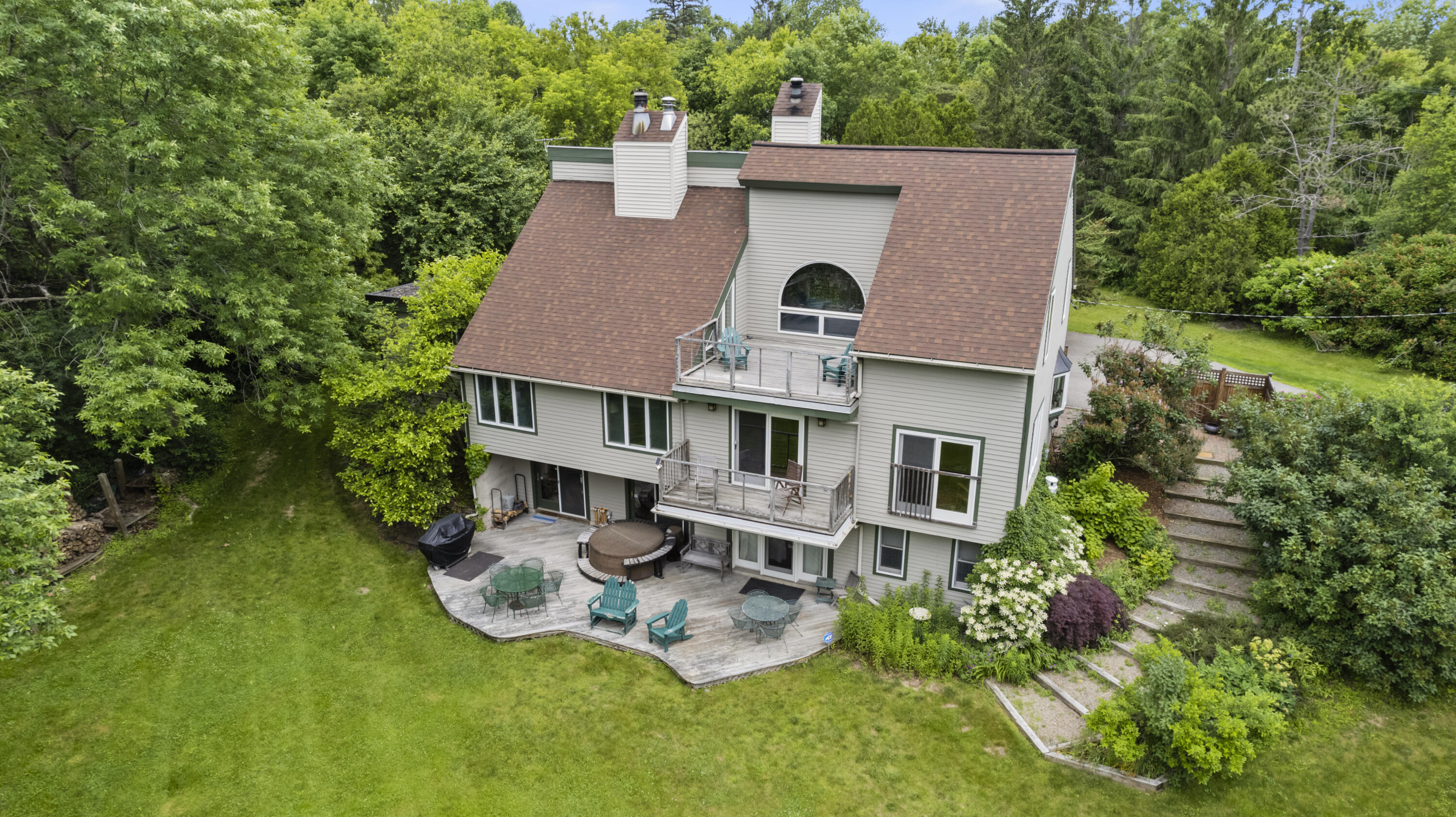 Valley Ave, Bangor, ME 04401