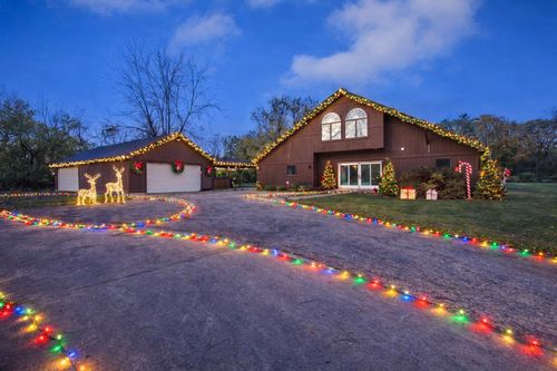 27514 N Forest Garden Rd, Wauconda, IL, 60084-2831 | Card Image