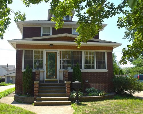 331 Chestnut St, Wyandotte, MI, 48192-5813 | Card Image