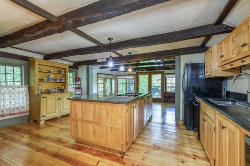 2 Raymond Rd, Deerfield, NH, 03037-1520 | Card Image