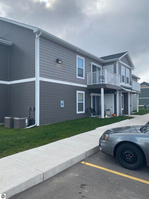 1002 W Broomfield Street, Mt Pleasant, MI, 48858 | Card Image