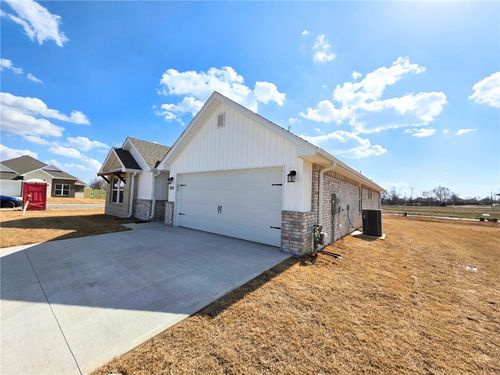 1071 Garrett Ln, Centerton, AR, 72719 | Card Image