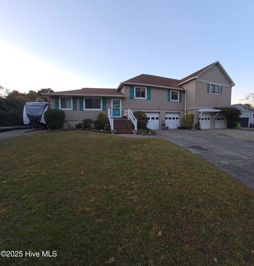 105 Captains Cv, New Bern, NC, 28562-8918 | Card Image