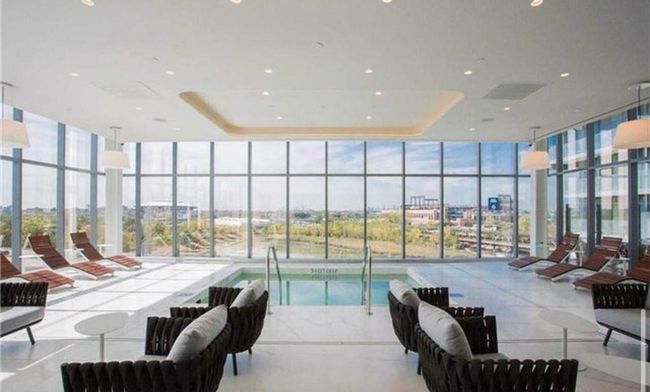 View of swimming pool | Image 4
